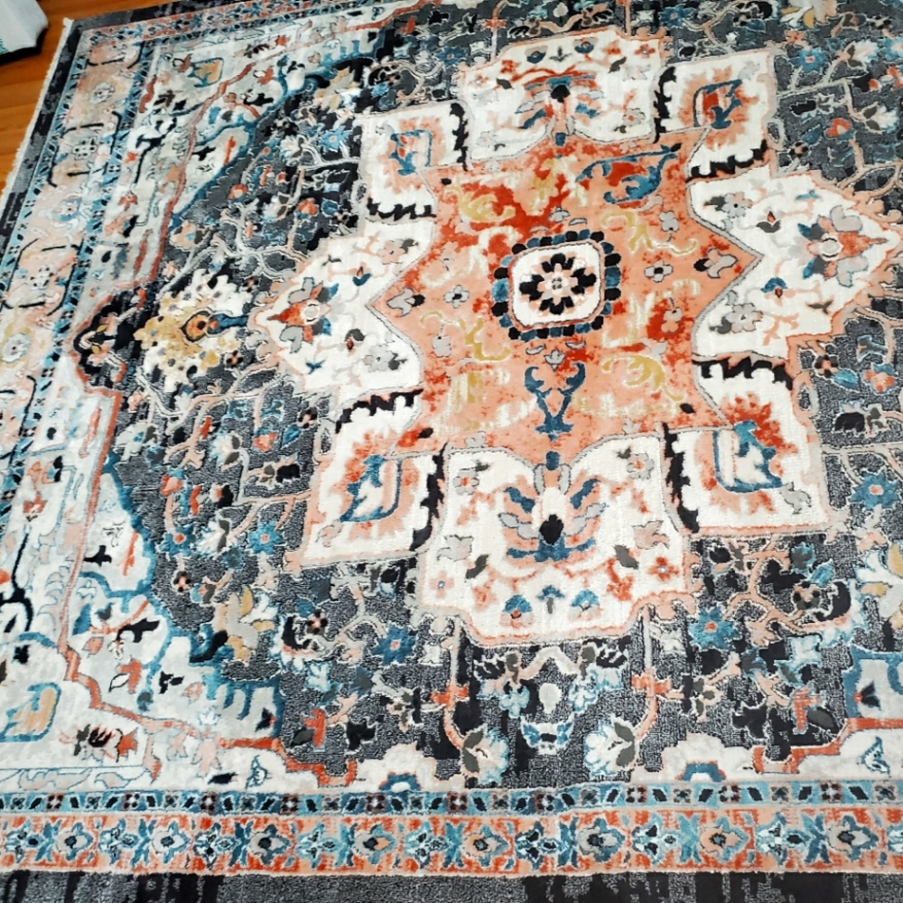 7' 10" x 9' 10" Medallion wool rug